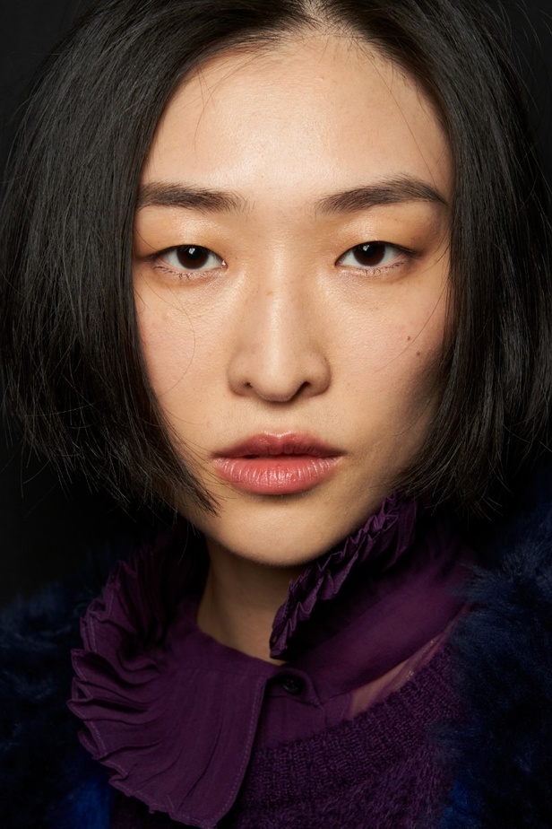 اطلالات جمالية من عرض أزياء البيرتا فيريتي لموسم خريف وشتاء 2022