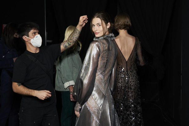 عرض أزياء Alberta Ferretti لموسم خريف 2022