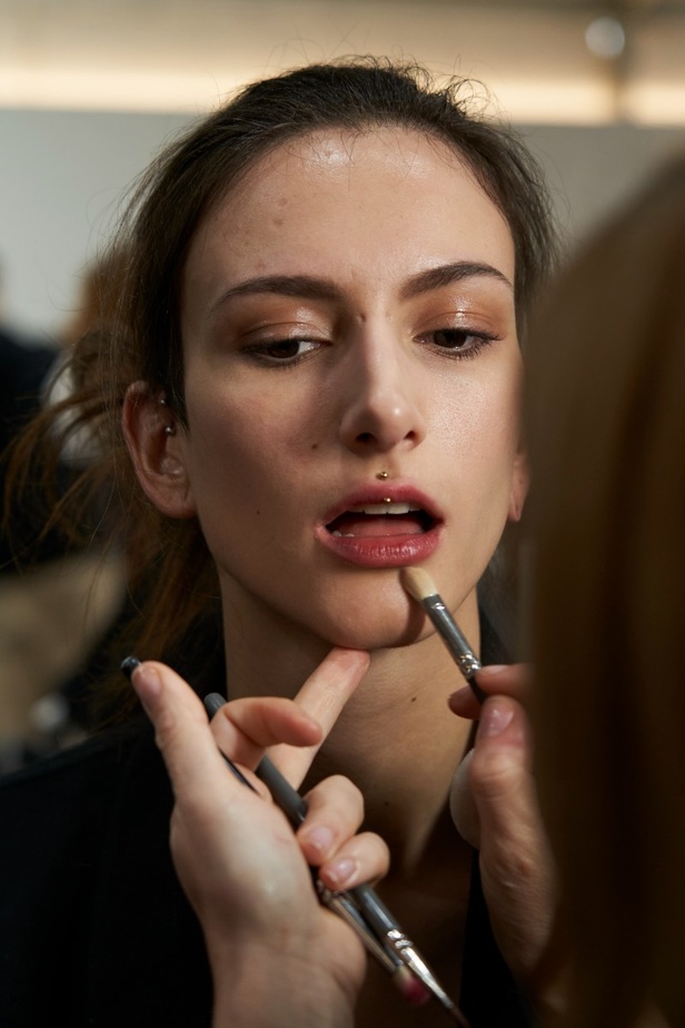 اطلالات جمالية من عرض أزياء البيرتا فيريتي لموسم خريف وشتاء 2022