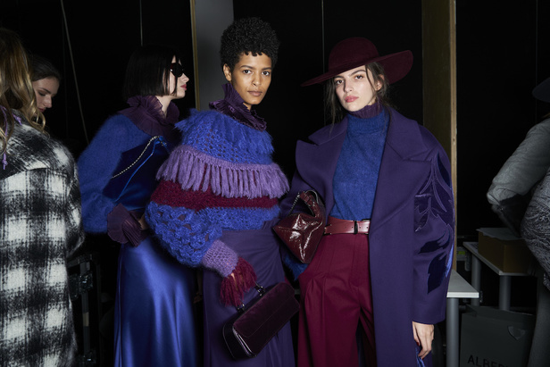 عرض أزياء Alberta Ferretti لموسم خريف 2022