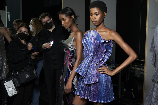 عرض أزياء Alberta Ferretti لموسم خريف 2022