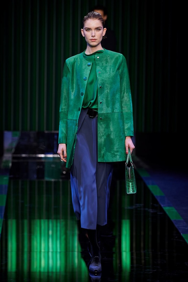 عرض Giorgio Armani  لخريف 2022 مجموعة غارقة في عصر موسيقى الجاز