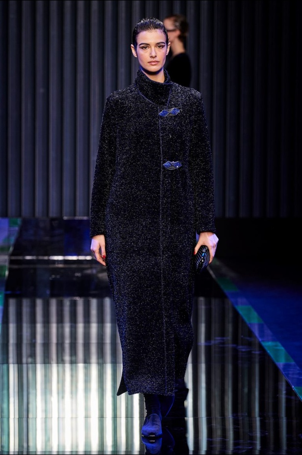 عرض Giorgio Armani  لخريف 2022 مجموعة غارقة في عصر موسيقى الجاز