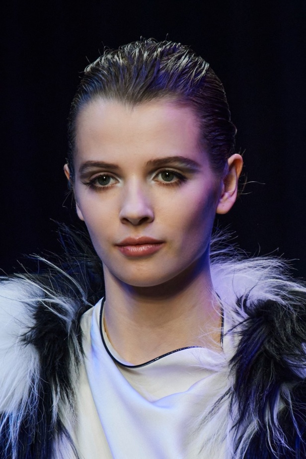 اطلالات جمالية عرض Giorgio Armani  لخريف 2022 