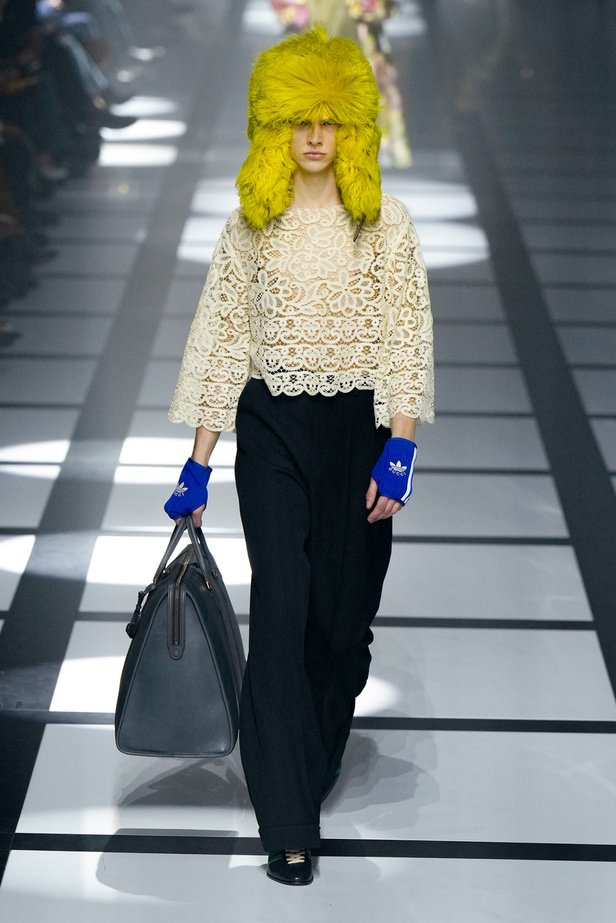 تعاون Adidas وGucci يذهل الحضور في مجموعة "غوشي" لخريف وشتاء 2022