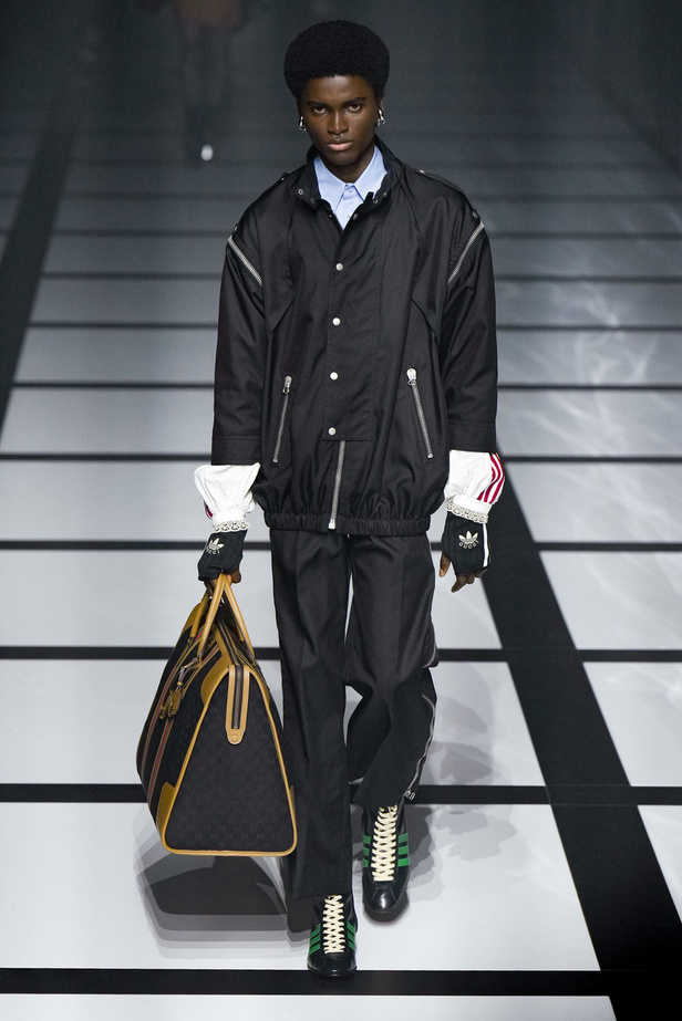 تعاون Adidas وGucci يذهل الحضور في مجموعة "غوشي" لخريف وشتاء 2022