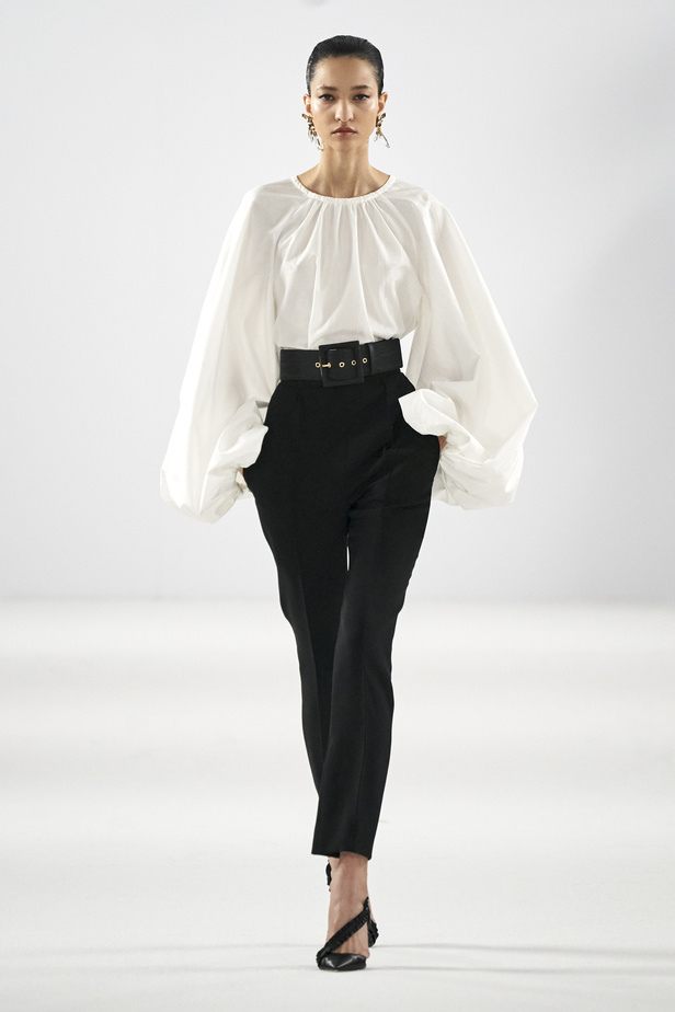 عرض أزياء مجموعة Carolina Herrera لموسم خريف وشتاء 2022 في نيويورك