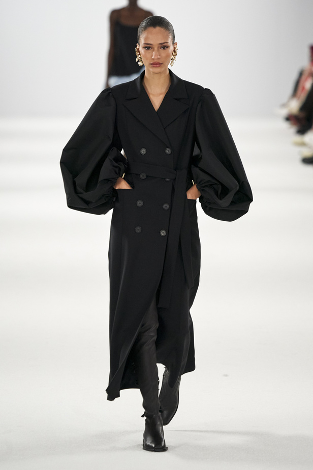 عرض أزياء مجموعة Carolina Herrera لموسم خريف وشتاء 2022 في نيويورك