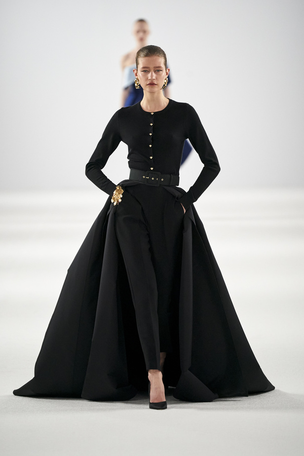 عرض أزياء مجموعة Carolina Herrera لموسم خريف وشتاء 2022 في نيويورك