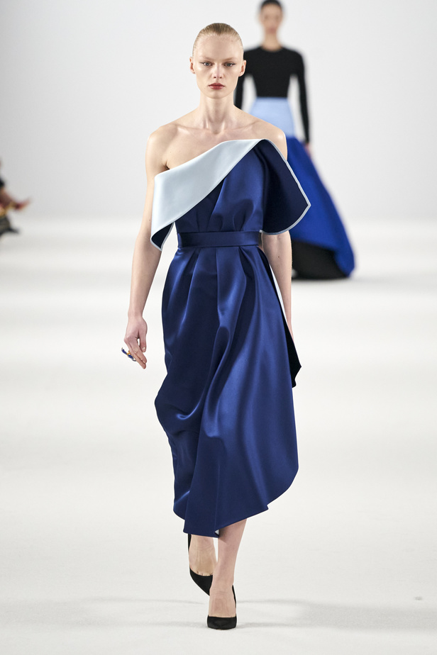 عرض أزياء مجموعة Carolina Herrera لموسم خريف وشتاء 2022 في نيويورك