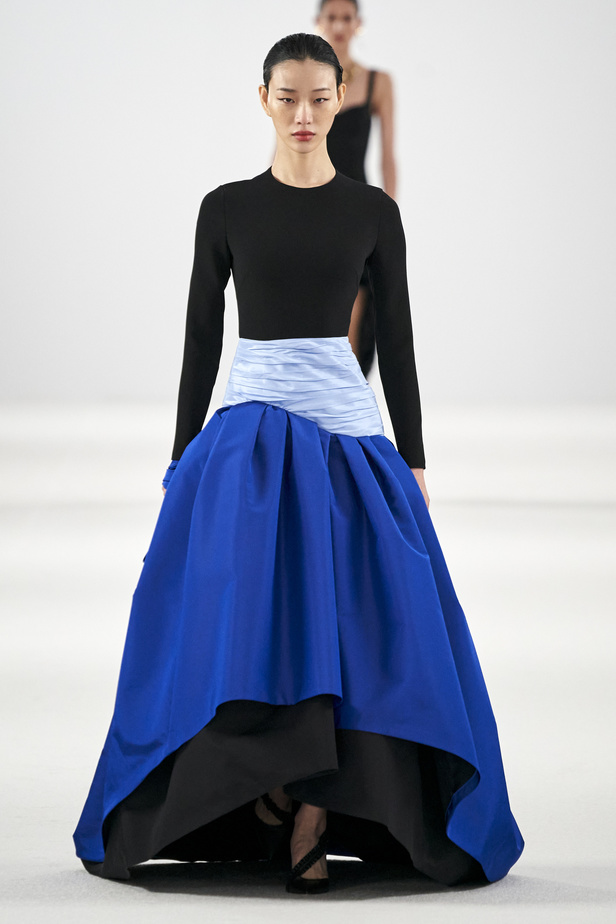 عرض أزياء مجموعة Carolina Herrera لموسم خريف وشتاء 2022 في نيويورك