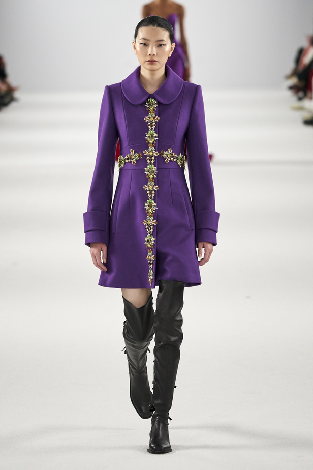 عرض أزياء مجموعة Carolina Herrera لموسم خريف وشتاء 2022 في نيويورك