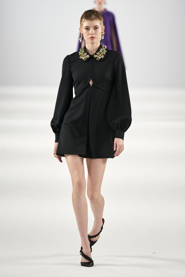 عرض أزياء مجموعة Carolina Herrera لموسم خريف وشتاء 2022 في نيويورك