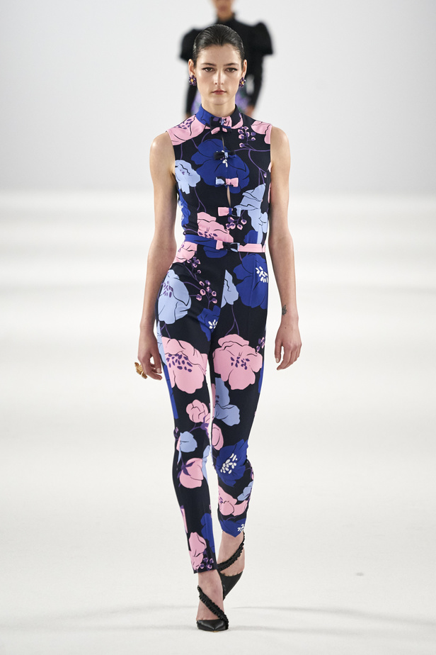 عرض أزياء مجموعة Carolina Herrera لموسم خريف وشتاء 2022 في نيويورك