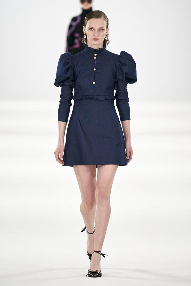 عرض أزياء مجموعة Carolina Herrera لموسم خريف وشتاء 2022 في نيويورك