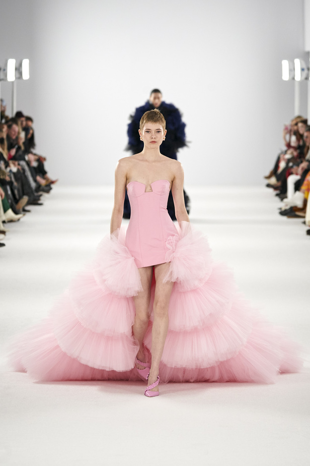 عرض أزياء مجموعة Carolina Herrera لموسم خريف وشتاء 2022 في نيويورك