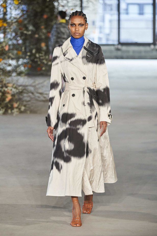 عرض أزياء مجموعة Jason Wu لموسم خريف وشتاء 2022 في نيويورك