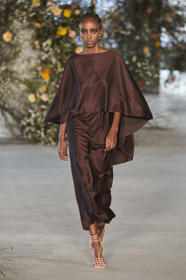 عرض أزياء مجموعة Jason Wu لموسم خريف وشتاء 2022 في نيويورك