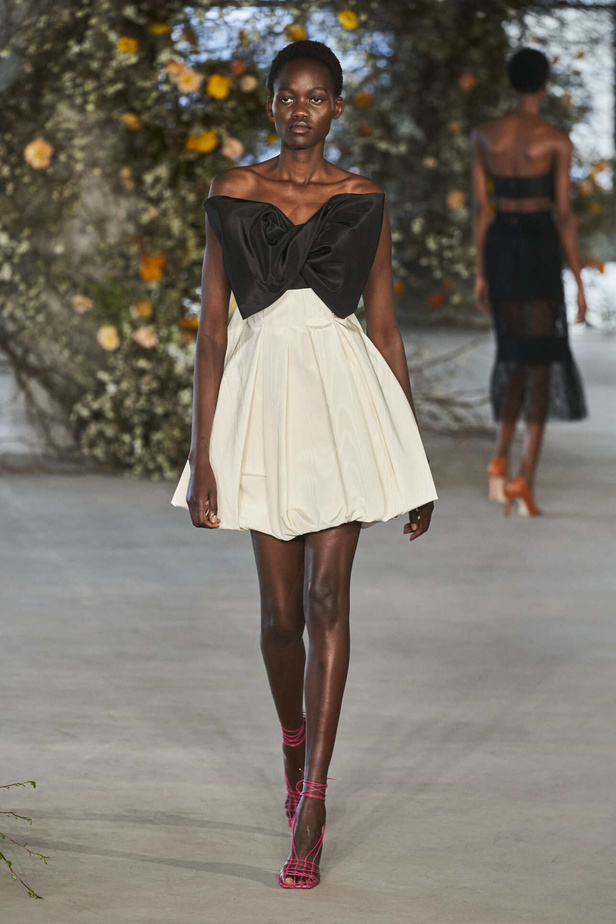 عرض أزياء مجموعة Jason Wu لموسم خريف وشتاء 2022 في نيويورك