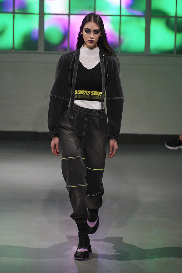 عرض أزياء مجموعة Mark Fast لموسم خريف وشتاء 2022 في لندن