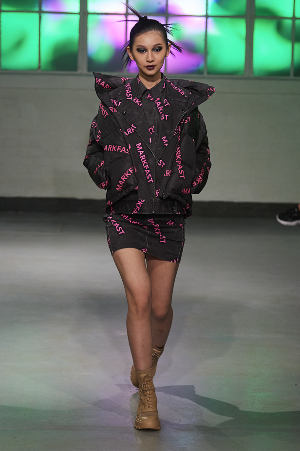 عرض أزياء مجموعة Mark Fast لموسم خريف وشتاء 2022 في لندن