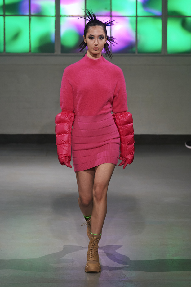 عرض أزياء مجموعة Mark Fast لموسم خريف وشتاء 2022 في لندن