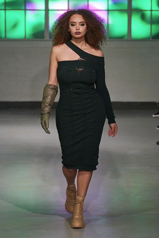 عرض أزياء مجموعة Mark Fast لموسم خريف وشتاء 2022 في لندن