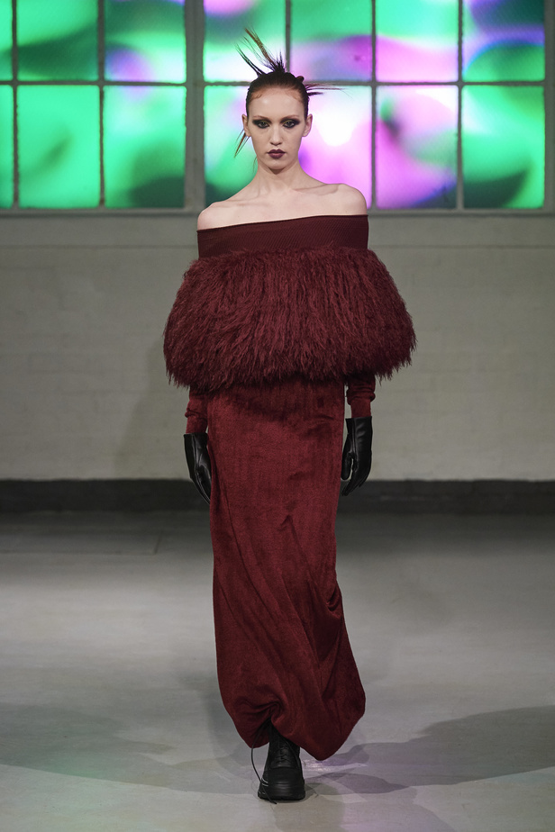 عرض أزياء مجموعة Mark Fast لموسم خريف وشتاء 2022 في لندن