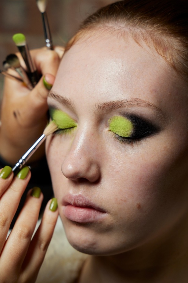 اطلالات جمالية من مجموعة Mark Fast  لموسم خريف وشتاء 2022 في لندن