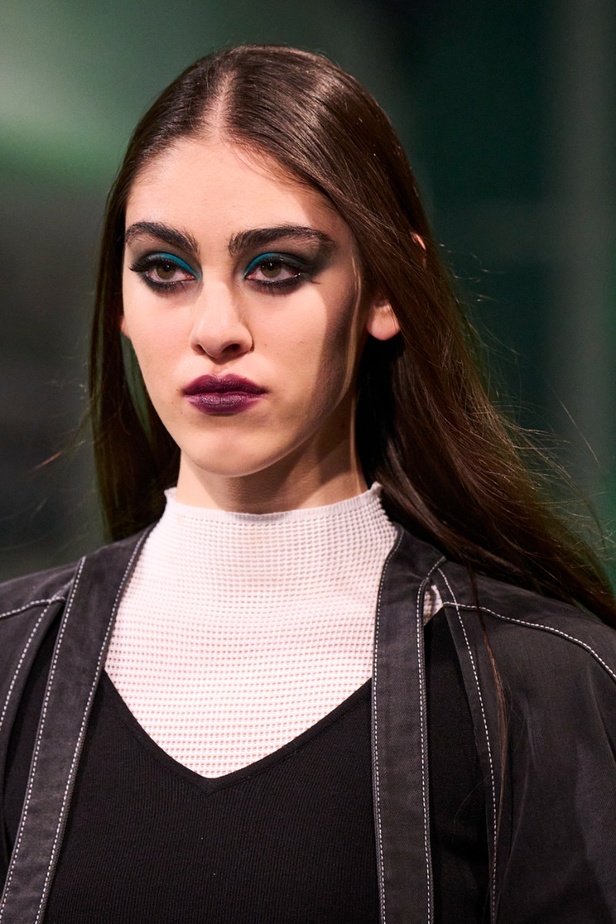 اطلالات جمالية من مجموعة Mark Fast  لموسم خريف وشتاء 2022 في لندن