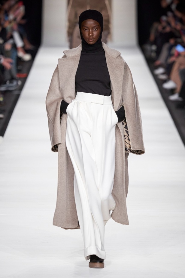 مجموعة  Max Mara لخريف 2022 تلبي متطلبات الجيل الجديد