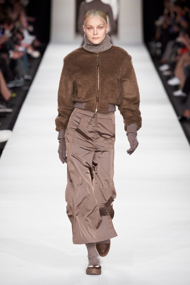 مجموعة  Max Mara لخريف 2022 تلبي متطلبات الجيل الجديد