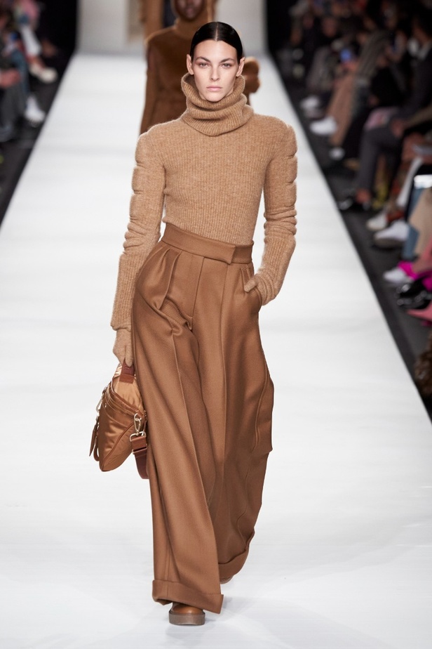 مجموعة  Max Mara لخريف 2022 تلبي متطلبات الجيل الجديد