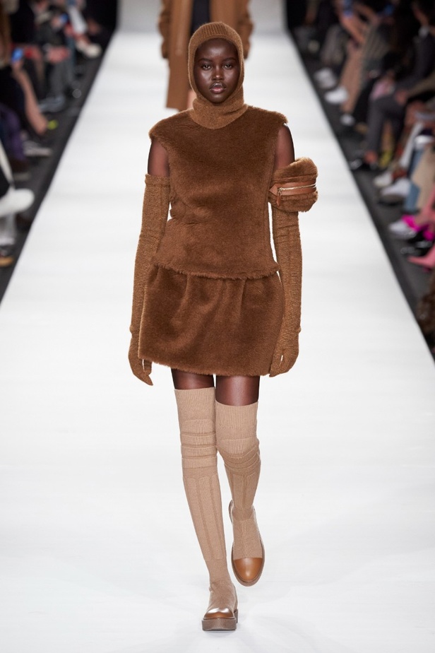 مجموعة  Max Mara لخريف 2022 تلبي متطلبات الجيل الجديد