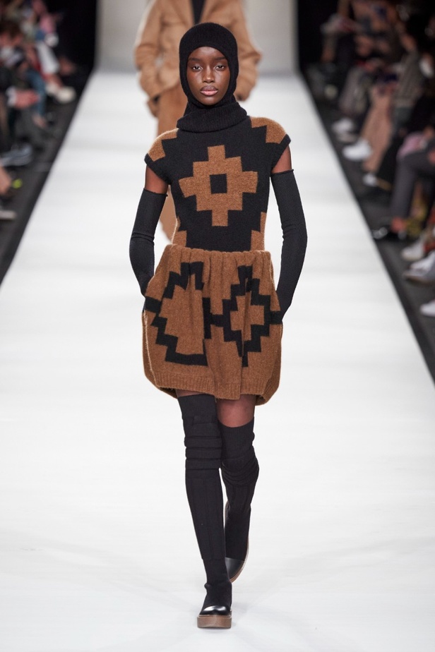 مجموعة  Max Mara لخريف 2022 تلبي متطلبات الجيل الجديد