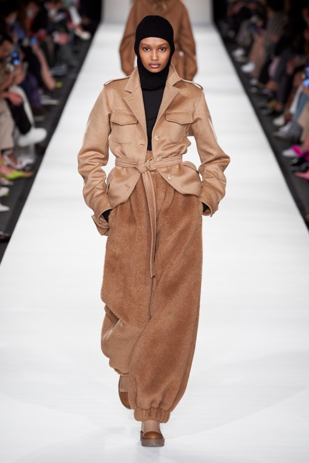 مجموعة  Max Mara لخريف 2022 تلبي متطلبات الجيل الجديد