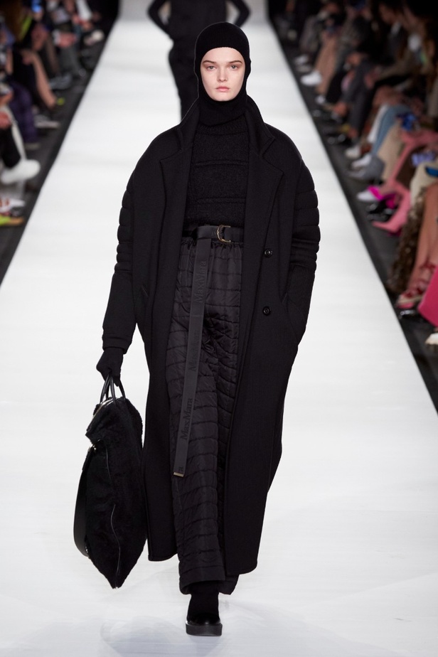 مجموعة  Max Mara لخريف 2022 تلبي متطلبات الجيل الجديد