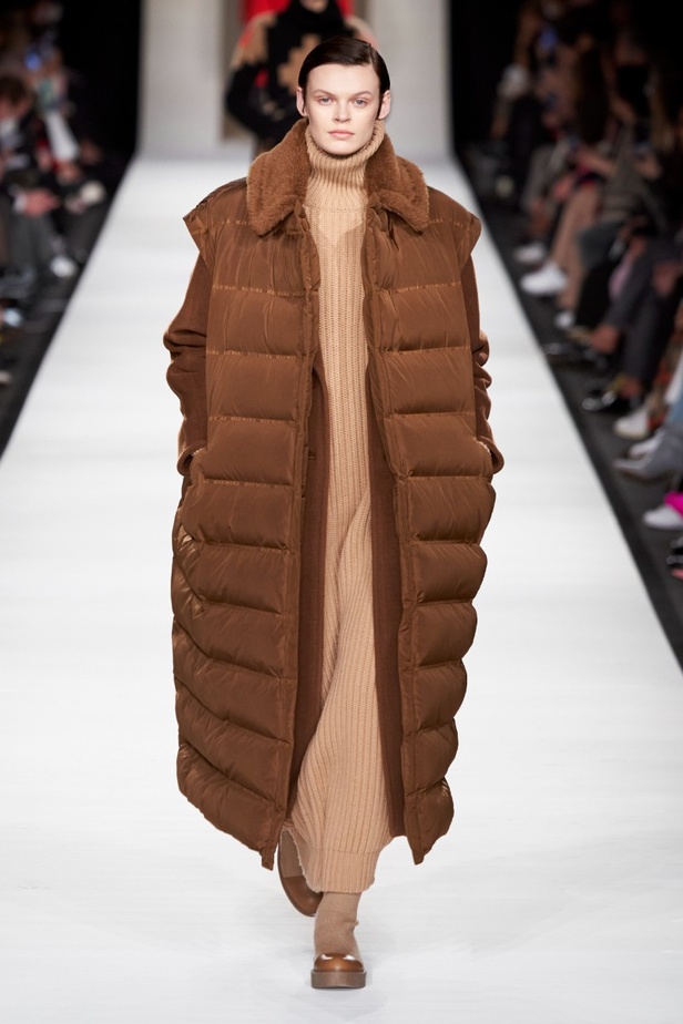 مجموعة  Max Mara لخريف 2022 تلبي متطلبات الجيل الجديد