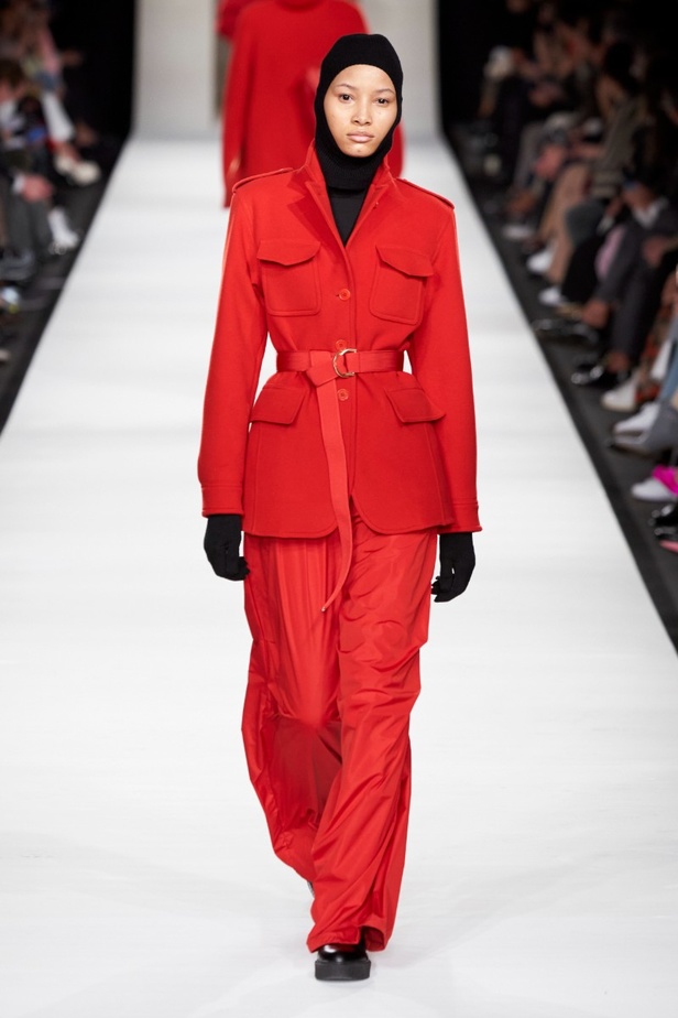 مجموعة  Max Mara لخريف 2022 تلبي متطلبات الجيل الجديد