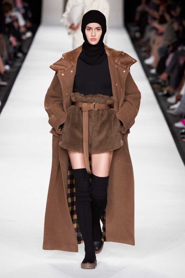 مجموعة  Max Mara لخريف 2022 تلبي متطلبات الجيل الجديد