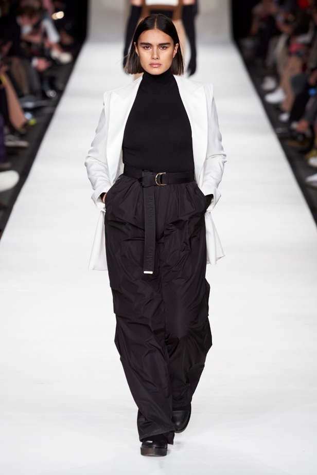 مجموعة  Max Mara لخريف 2022 تلبي متطلبات الجيل الجديد