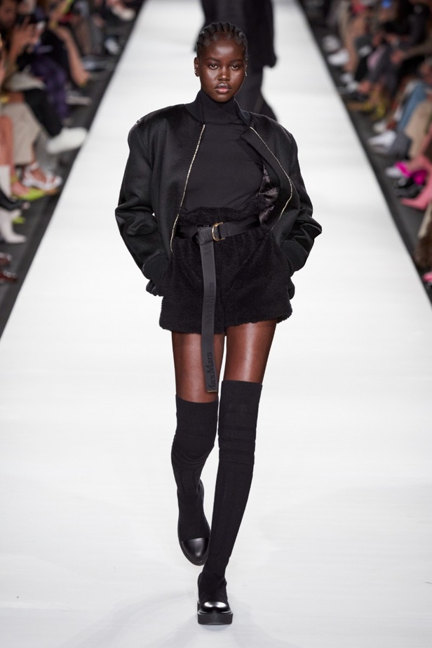 مجموعة  Max Mara لخريف 2022 تلبي متطلبات الجيل الجديد