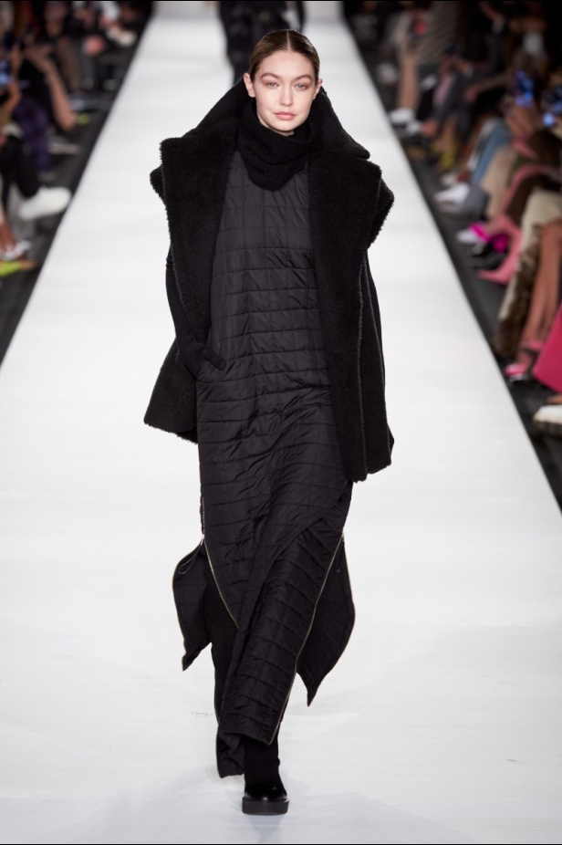 مجموعة  Max Mara لخريف 2022 تلبي متطلبات الجيل الجديد