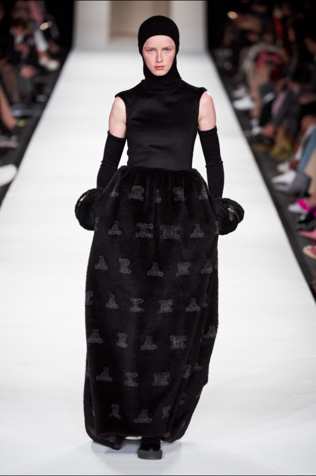 مجموعة  Max Mara لخريف 2022 تلبي متطلبات الجيل الجديد