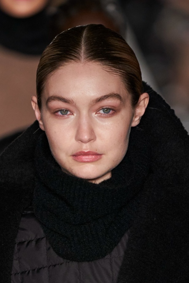 اطلالات جمالية من عرض  Max Mara لخريف 2022