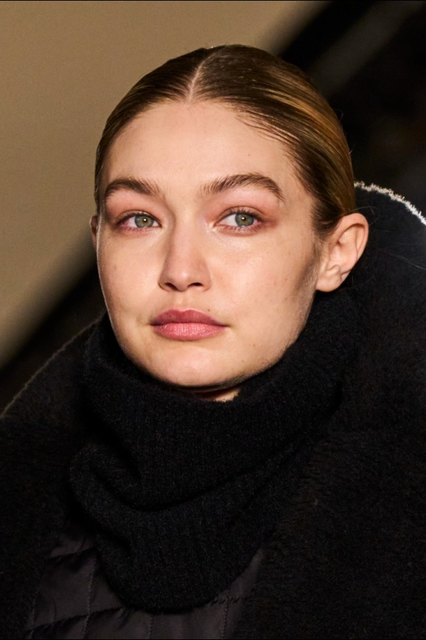 اطلالات جمالية من عرض  Max Mara لخريف 2022