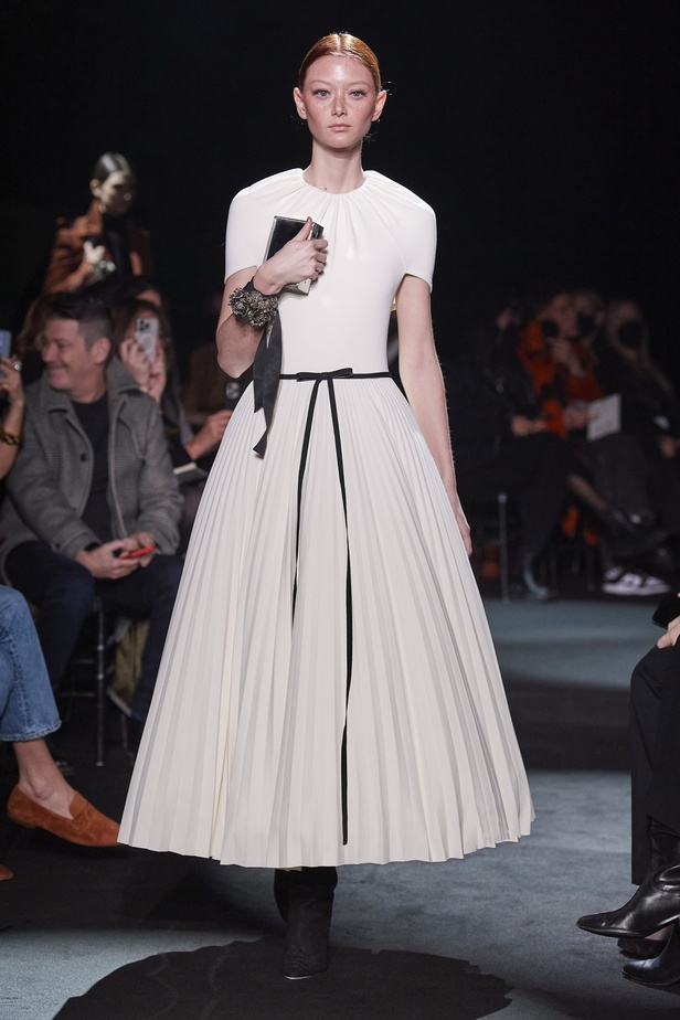 عرض أزياء مجموعة Brandon Maxwell لموسم خريف وشتاء 2022 في نيويورك