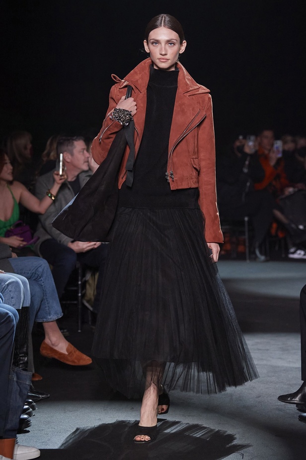 عرض أزياء مجموعة Brandon Maxwell لموسم خريف وشتاء 2022 في نيويورك