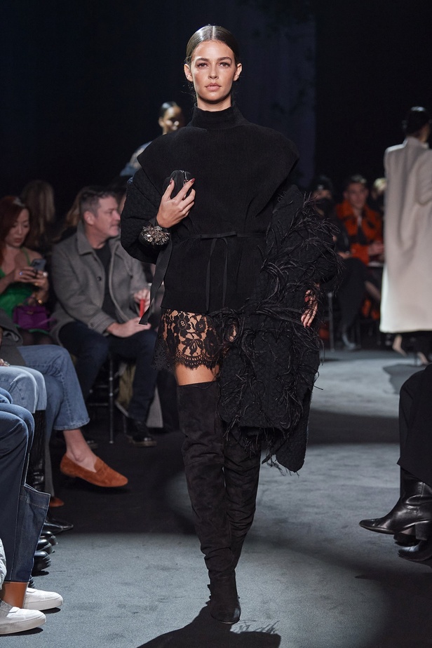 عرض أزياء مجموعة Brandon Maxwell لموسم خريف وشتاء 2022 في نيويورك