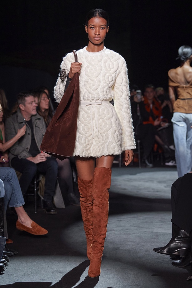 عرض أزياء مجموعة Brandon Maxwell لموسم خريف وشتاء 2022 في نيويورك